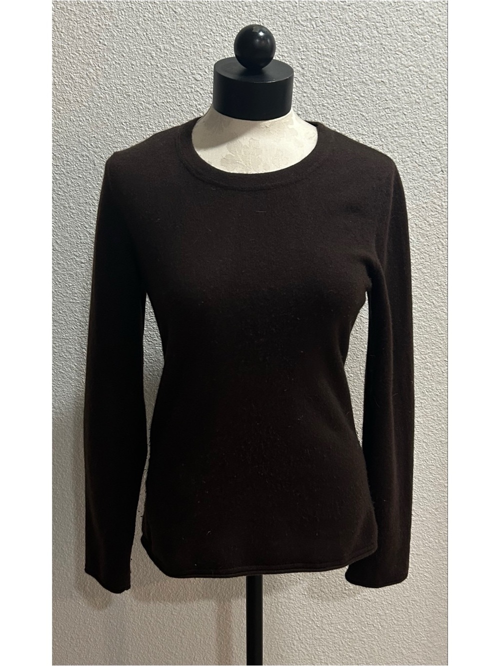 PRIVE' Women’s 100% CASHMERE Pullover SWEATER Size Medium Brown Crew Neck